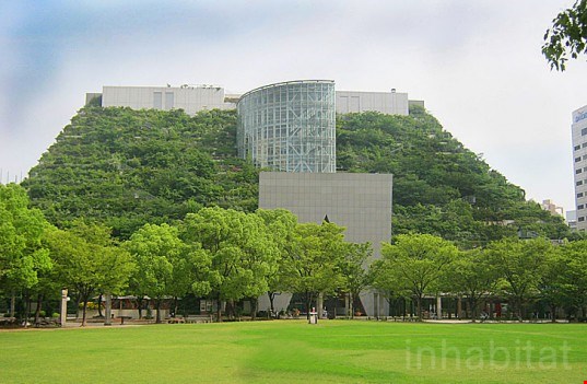 Tòa nhà văn phòng phủ đầy cây xanh được người Nhật rất ưa chuộng